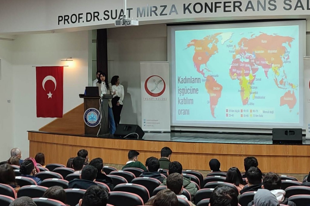 İş Geliştirme Mühendisimiz Nesli Çınaroğlu, 'Mesleğe İlk Adım' konferansına konuşmacı olarak katıldı.